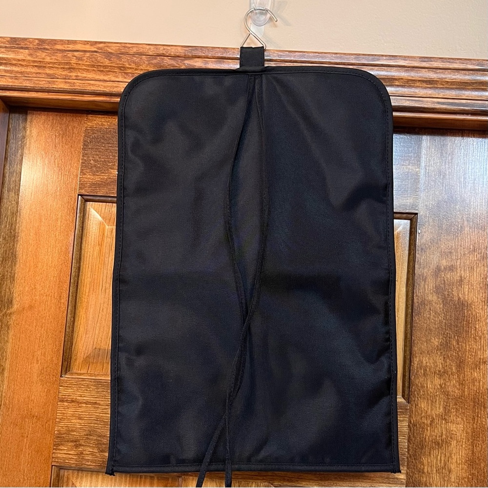 Jewelry Roll Travel Bag Six Zippered‎ Pockets  $5 ADD ON with $15+ Bundle - Picture 2 of 6